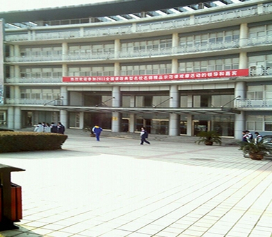 大学艺文馆玻璃清洗